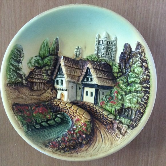 Vintage 1950s Ceramic wall hanging plate 3D wall plate house cottage 8" - Picture 1 of 5
